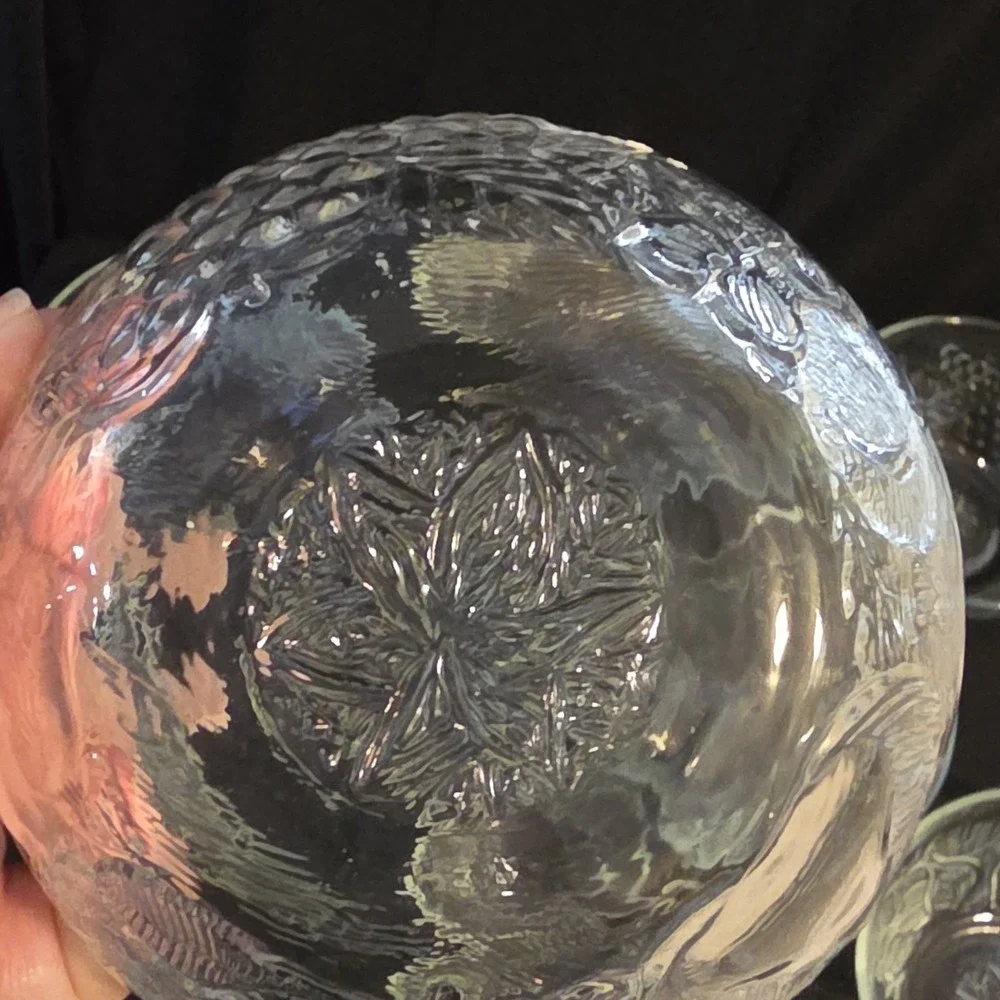 8 Clear pressed glass bowl with embossed floral and bird design checkdescription